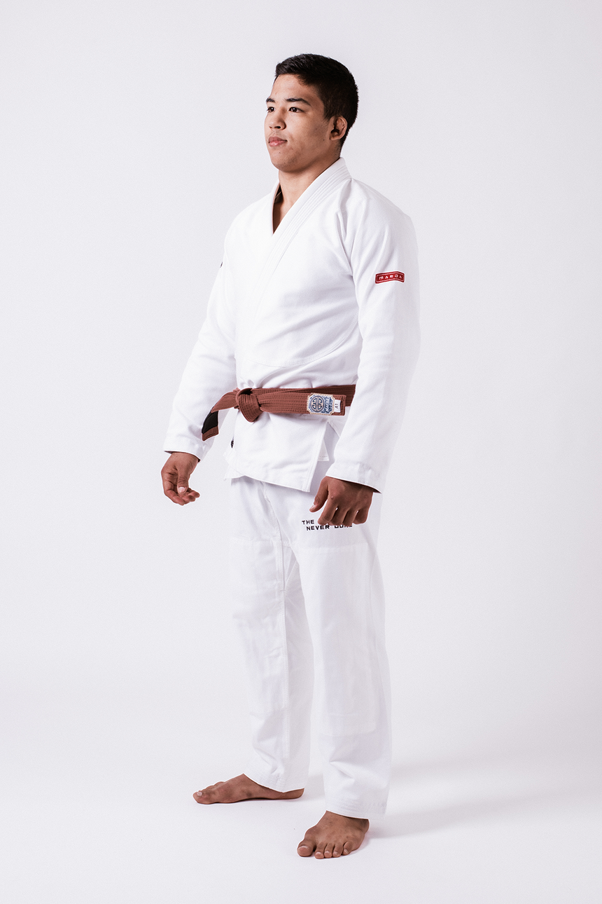 KIMONO HOMME MAEDA BLANC RED LABEL 3.0 CEINTURE BLANCHE OFFERT